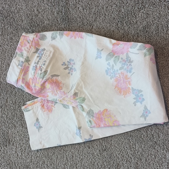 Old Navy Pixie Jeans - Picture 4 of 7